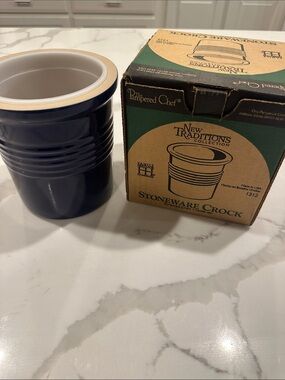 The Pampered Chef Navy Stoneware Crock - Deep Blue